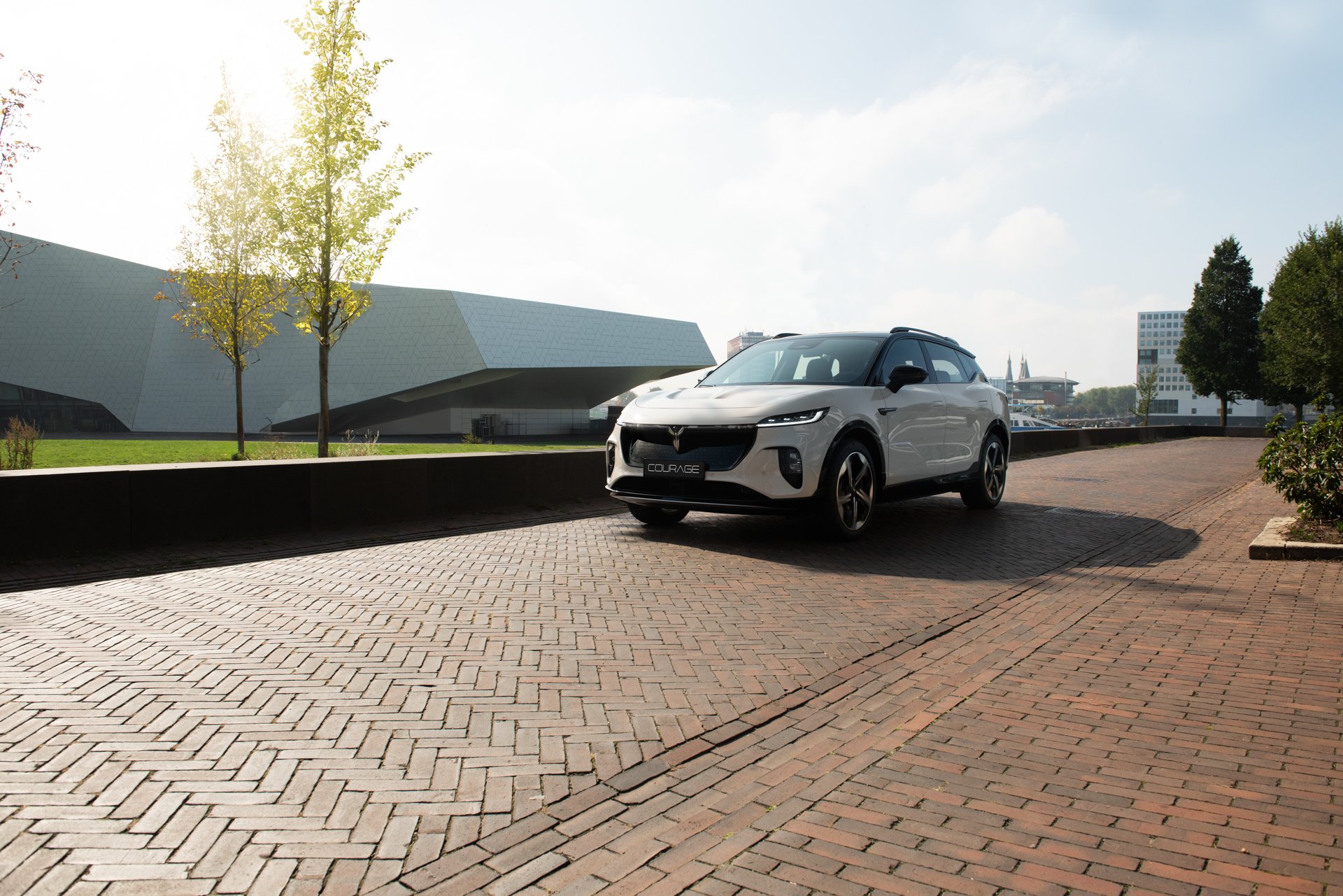 VOYAH-COURAGE-EXT-02-lres-B-large